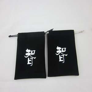 Wholesale fashion black drawstring jewelry velvet pouch with custom logo printed